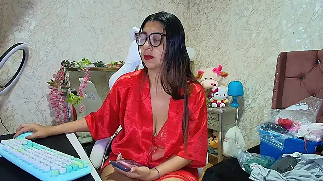 Snapshot of SelinaRussell chatting on June 8, 9:26 pm SelinaRussell online show from June 8, 9:26 pm