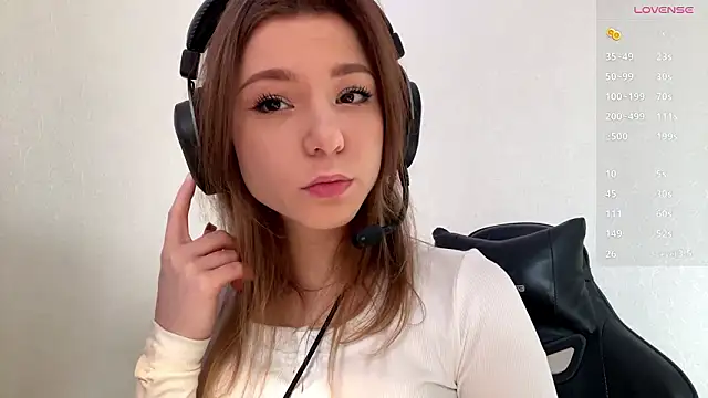 Snapshot of aera_elese chatting on February 19, 8:44 am aera elese online show from February 19, 8:44 am