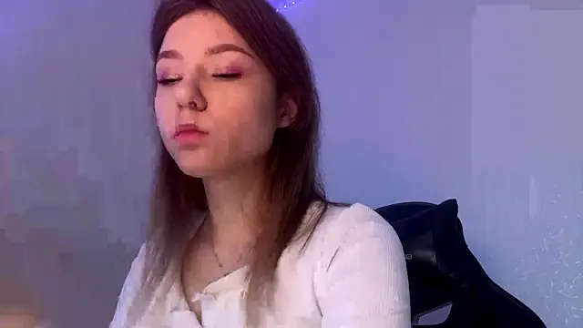 Snapshot of aera_elese chatting on March 2, 8:32 am aera elese online show from March 2, 8:32 am