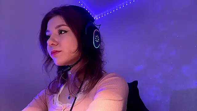 Snapshot of aera_elese chatting on February 18, 9:50 am aera elese online show from February 18, 9:50 am