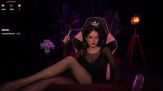 Snapshot of Wild_Alice_me chatting on June 20, 3:39 pm Wild Alice me online show from June 20, 3:39 pm