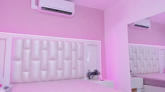 Liia Collins online show from April 10, 5:20 pm