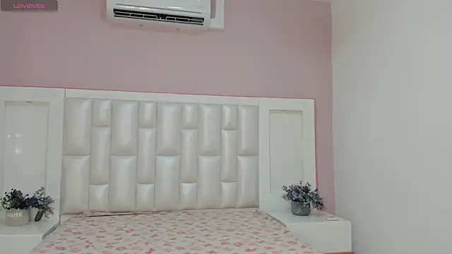 Liia Collins online show from April 9, 5:41 pm