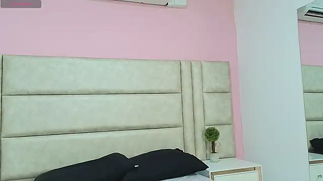 Liia Collins online show from May 25, 5:11 pm