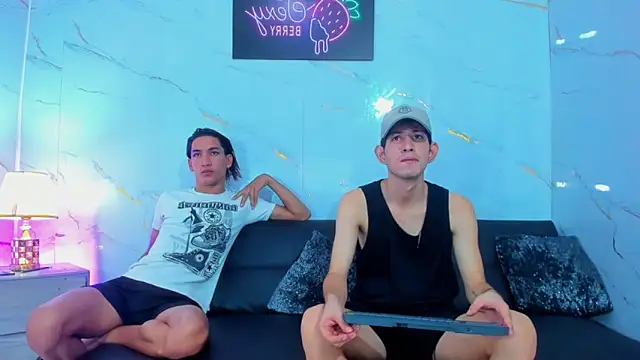 Snapshot of Spicy_guys chatting on March 2, 1:18 pm Spicy guys online show from March 2, 1:18 pm