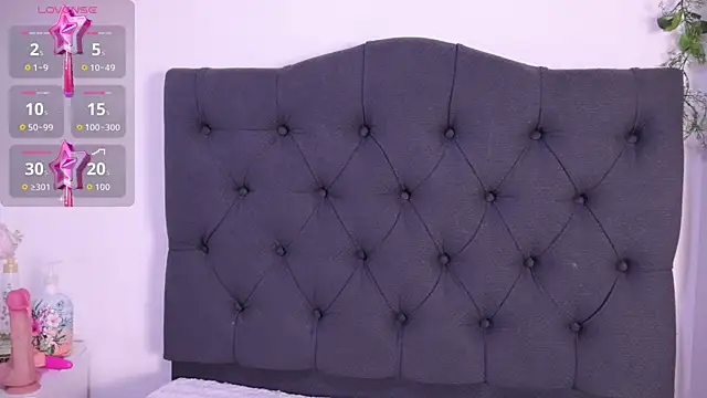 Snapshot of AmyKiss_ chatting on May 12, 12:44 pm AmyKiss online show from May 12, 12:44 pm