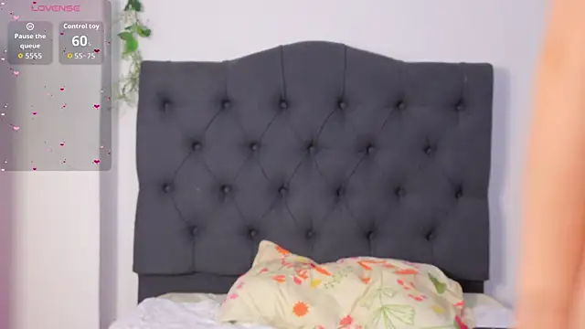 Snapshot of AmyKiss_ chatting on July 10, 12:49 pm AmyKiss online show from July 10, 12:49 pm