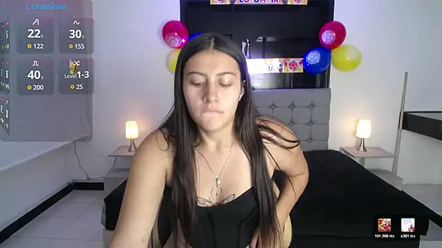 Snapshot of Sweett_liia_ chatting on June 24, 7:33 pm Sweett liia online show from June 24, 7:33 pm