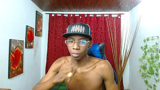 milo018 online show from April 21, 8:21 am
