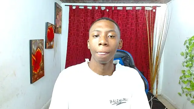 Snapshot of milo018 chatting on June 10, 7:48 pm milo018 online show from June 10, 7:48 pm