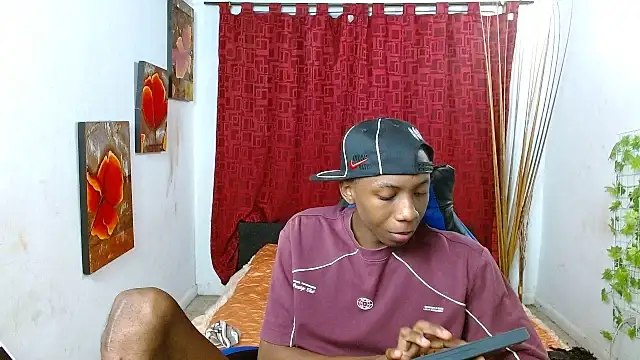 milo018 online show from June 3, 5:17 pm