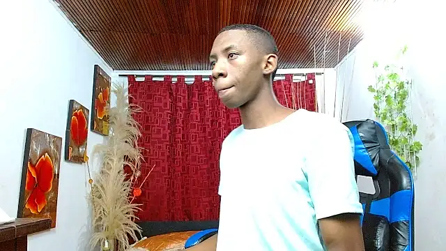 milo018 online show from March 7, 9:53 pm