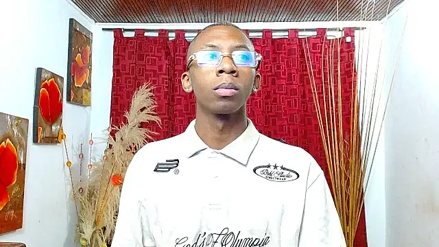 Snapshot of milo018 chatting on February 18, 9:28 am milo018 online show from February 18, 9:28 am