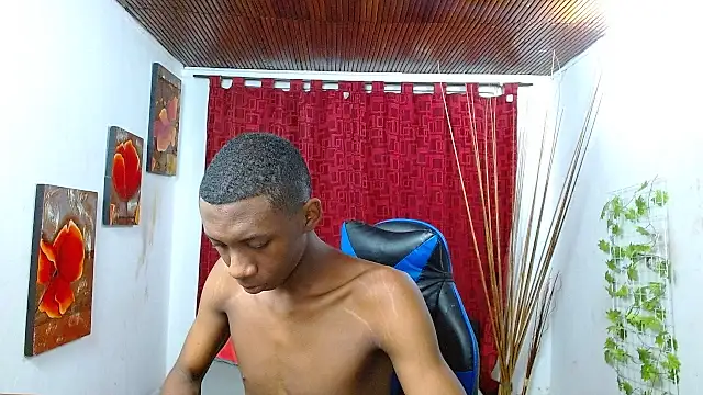 milo018 online show from May 17, 5:46 pm