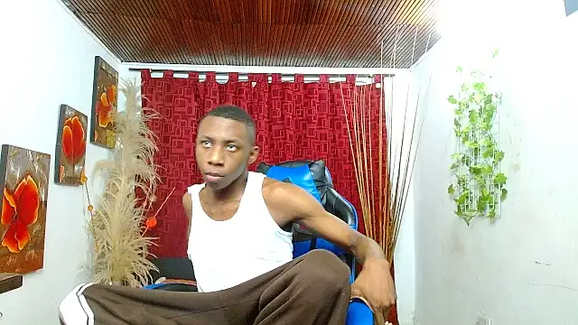 milo018 online show from March 5, 8:38 pm