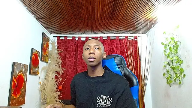 Snapshot of milo018 chatting on March 3, 7:54 pm milo018 online show from March 3, 7:54 pm