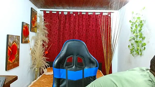 milo018 online show from March 9, 9:07 pm