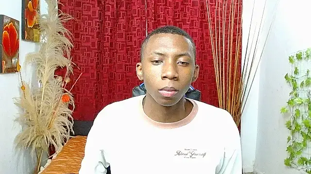 milo018 online show from March 26, 8:40 pm