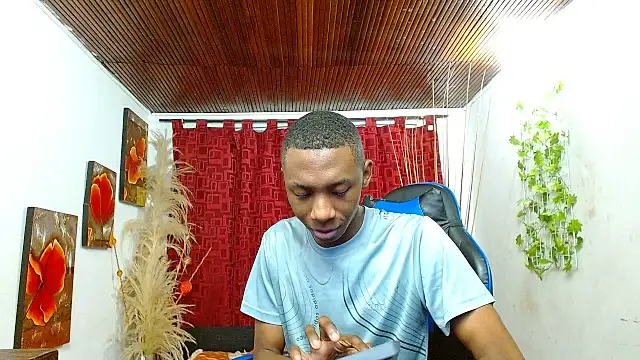 milo018 online show from March 6, 9:10 pm