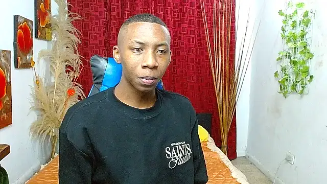 milo018 online show from March 13, 8:47 pm