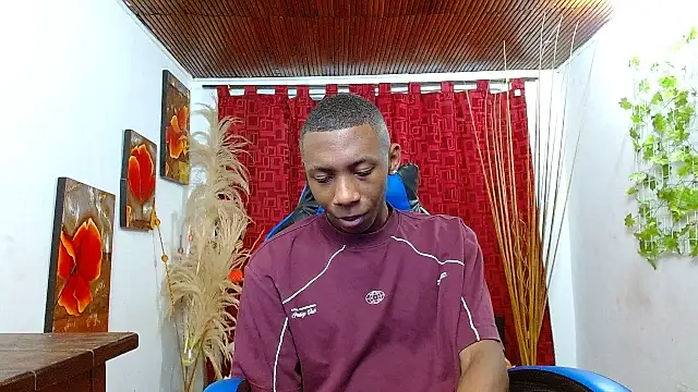 Snapshot of milo018 chatting on February 23, 7:58 pm milo018 online show from February 23, 7:58 pm