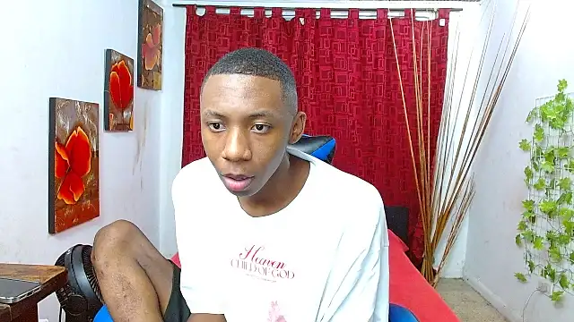 milo018 online show from May 21, 3:31 pm