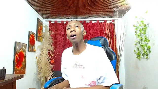 milo018 online show from March 4, 9:22 pm