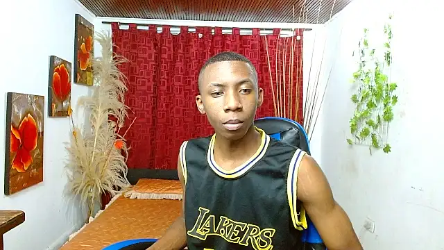 milo018 online show from March 18, 8:43 pm