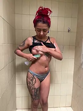 Snapshot of poyson_ivy chatting on February 23, 9:37 pm poyson ivy online show from February 23, 9:37 pm