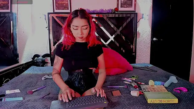 poyson ivy online show from April 16, 12:11 am