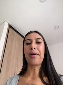 Tifqueen online show from April 6, 5:14 pm