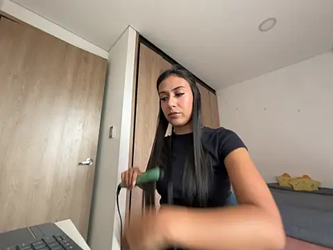 Tifqueen online show from April 17, 6:44 pm