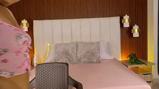 Lorenn Sweet online show from March 8, 3:43 am