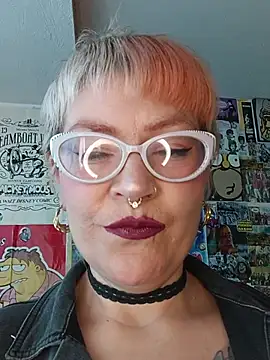 lady polka online show from February 25, 5:46 pm