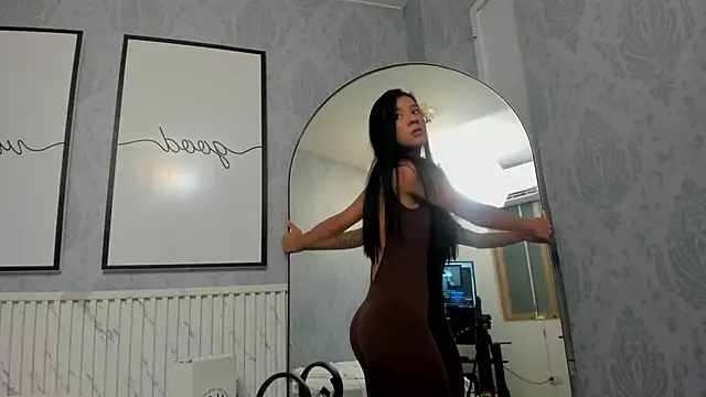 Snapshot of beautydoll18_ chatting on June 15, 10:15 am beautydoll18 online show from June 15, 10:15 am