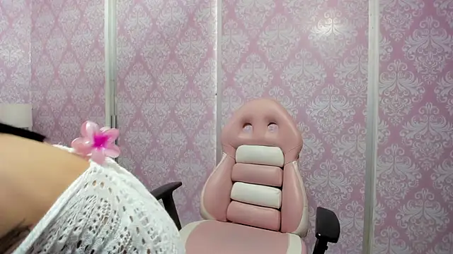 Snapshot of beautydoll18_ chatting on June 26, 11:27 am beautydoll18 online show from June 26, 11:27 am