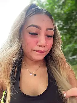 Snapshot of Dulce_Sofi_ chatting on February 24, 3:13 pm Dulce Sofi online show from February 24, 3:13 pm