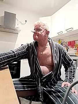 Snapshot of olivbisoumis chatting on February 26, 6:57 am olivbisoumis online show from February 26, 6:57 am