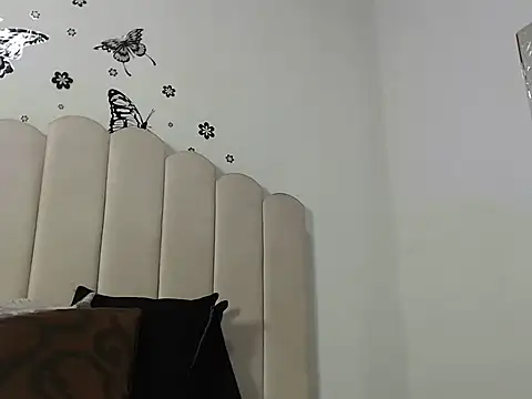 Snapshot of MaferNaughty4U chatting on February 24, 12:17 pm MaferNaughty4U online show from February 24, 12:17 pm