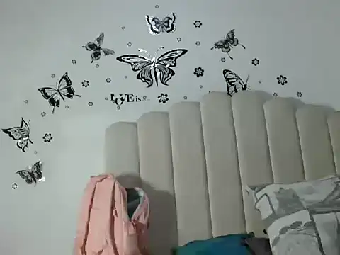 Snapshot of MaferNaughty4U chatting on February 19, 12:57 pm MaferNaughty4U online show from February 19, 12:57 pm