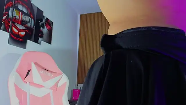 Sophiexx  online show from April 9, 1:17 pm