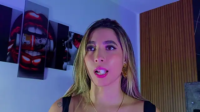 Sophiexx  online show from March 7, 12:06 am