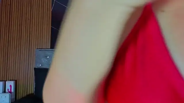 Sophiexx  online show from April 10, 1:40 pm