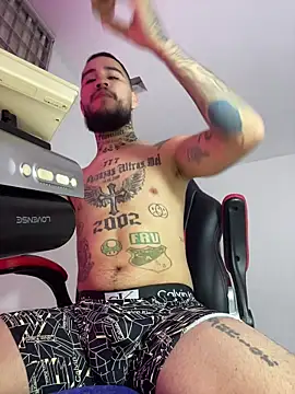 Snapshot of king_of_desire chatting on June 20, 4:01 pm king of desire online show from June 20, 4:01 pm