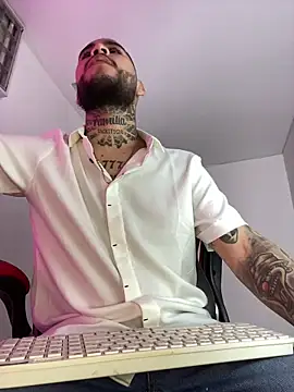 Snapshot of king_of_desire chatting on June 9, 4:08 pm king of desire online show from June 9, 4:08 pm