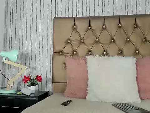 Snapshot of hanna_luciana chatting on April 21, 3:51 pm hanna luciana online show from April 21, 3:51 pm