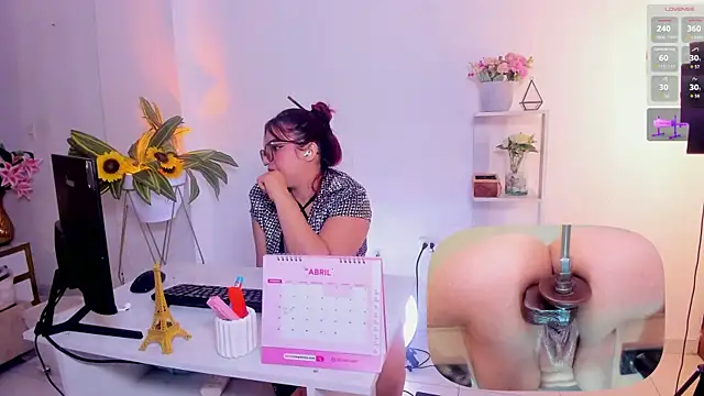 DannaScully  online show from April 14, 2:11 pm