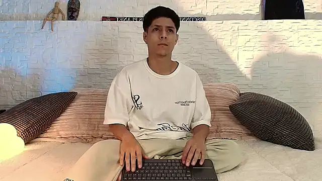 Eliassalvatore  online show from April 23, 3:35 pm