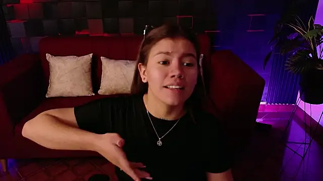 Snapshot of Alessia_Monroe_ chatting on May 14, 8:06 pm Alessia Monroe online show from May 14, 8:06 pm