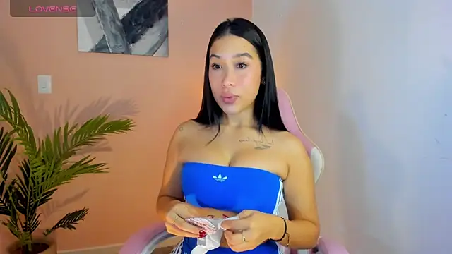Snapshot of AliceBoomx chatting on May 29, 7:53 pm AliceBoomx online show from May 29, 7:53 pm